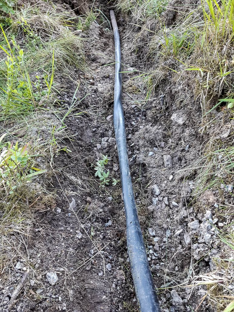 Deformerad pemslang med dukt och fiber i.